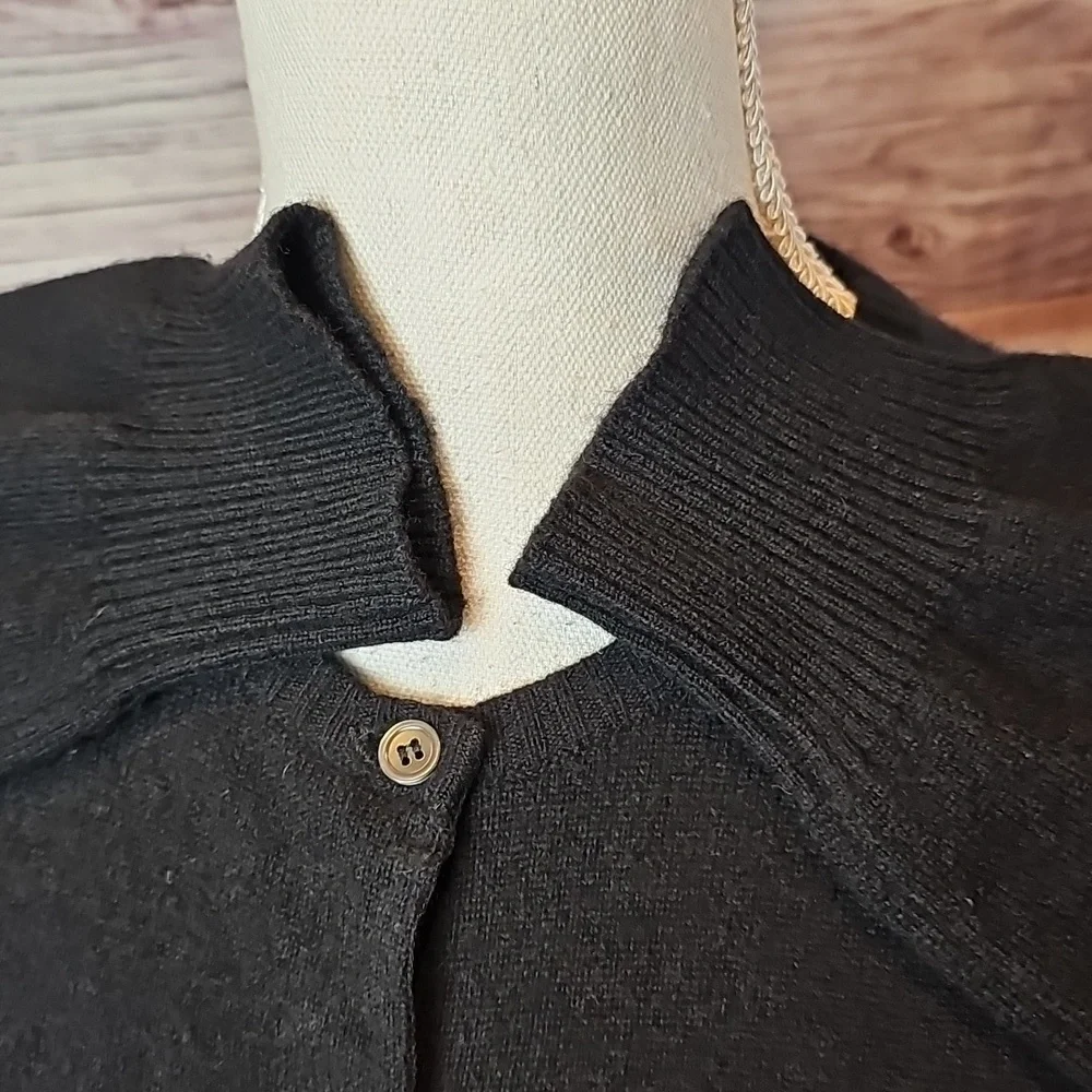 J. CREW 100% 2-PLY CASHMERE BLACK LONG SLEEVE BUTTON-UP CARDIGAN *WITH FLAW* - Picture 9 of 16